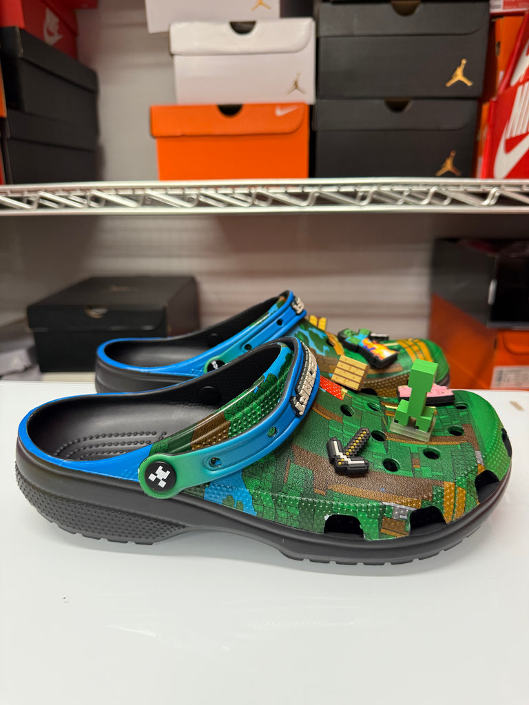Crocs Minecraft Dark Forest Classic Clog 210829-90H