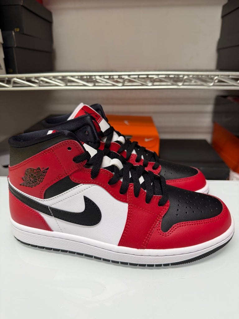 Nike Men's Air Jordan 1 Mid Shoes Chicago Toe Black Red White 554724-069