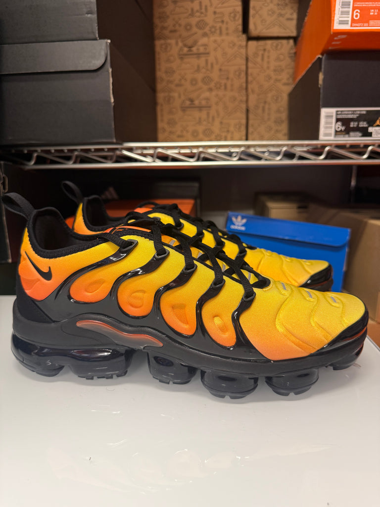 Nike Men's Air Vapormax Plus Shoes Black Orange 924453-006