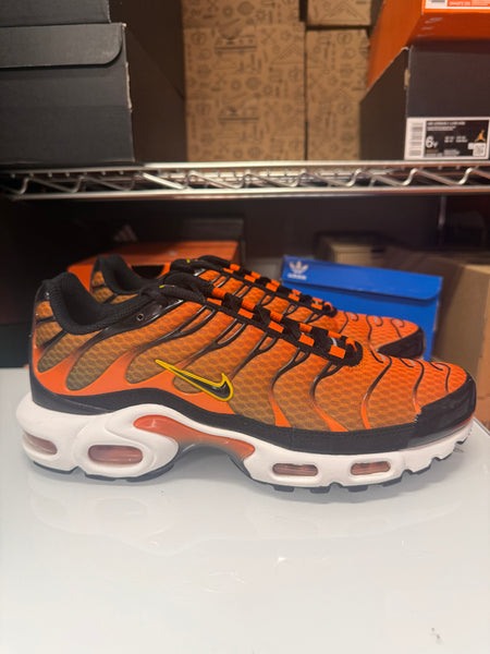 Nike Men's Air Max Plus Shoes Safety Orange Black DM0032-800
