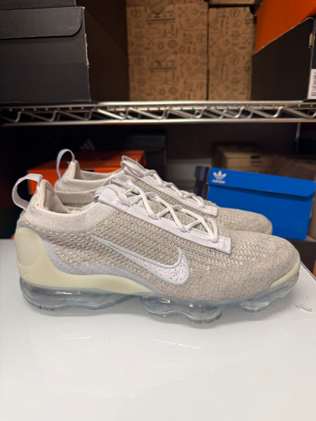 Nike Women's Air Vapormax 2021 Flyknit Shoes White Pure Platinum DC4112-100