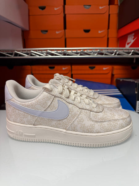 Nike Women's Air Force 1 Low '07 SE Shoes Jacquard Floral DR6402-900