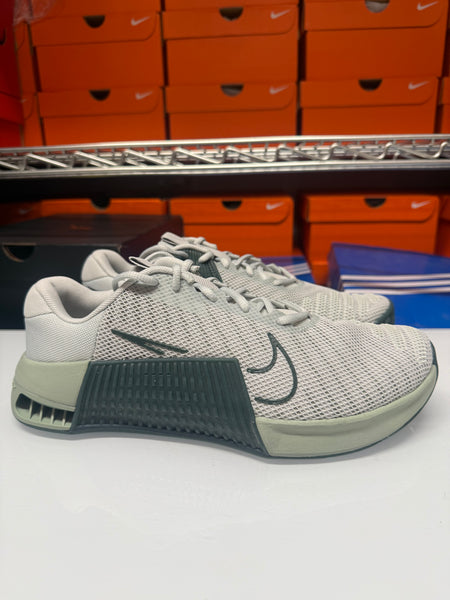 Nike Women's Metcon 9 Shoes Light Silver Vintage Green DZ2537-005