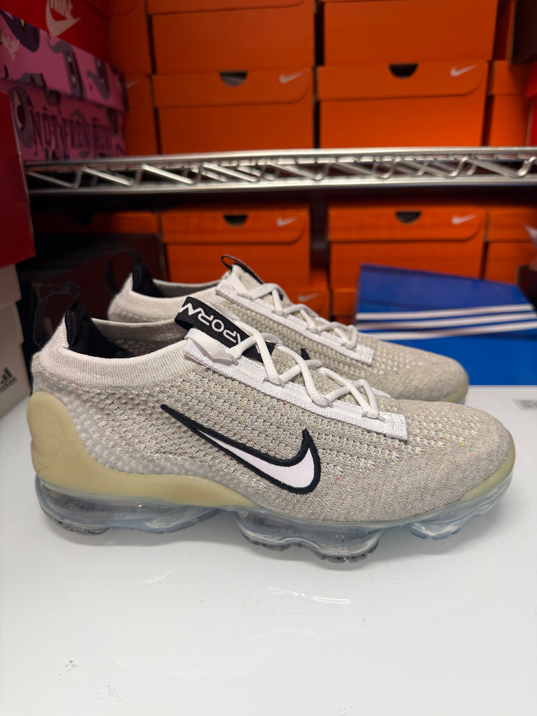 Nike Men's Air Vapormax 2021 Flyknit Shoes White Black DH4084-100
