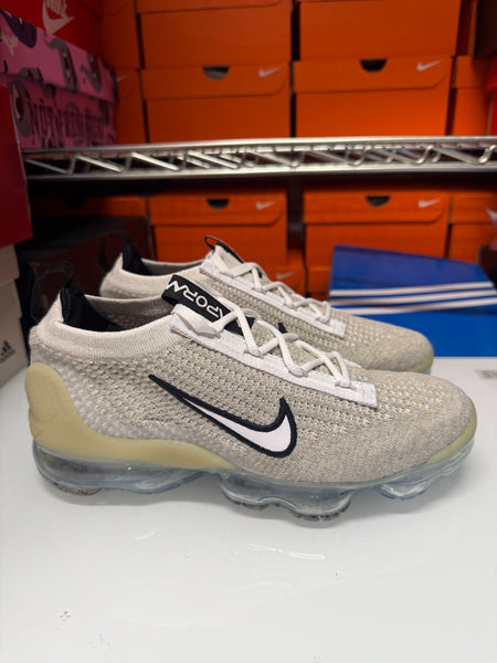 Nike Men's Air Vapormax 2021 Flyknit Shoes White Black DH4084-100
