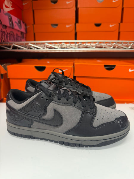 Nike Women's Dunk Low Shoes Black Roses HF1986-001