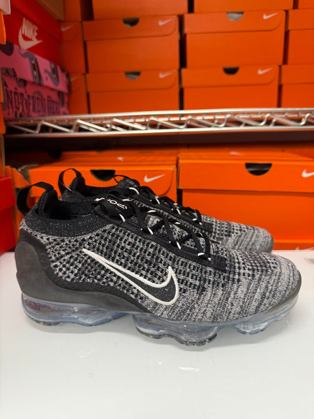 Nike Women's Air Vapormax 2021 Flyknit Shoes Oreo Black White DH4088-003