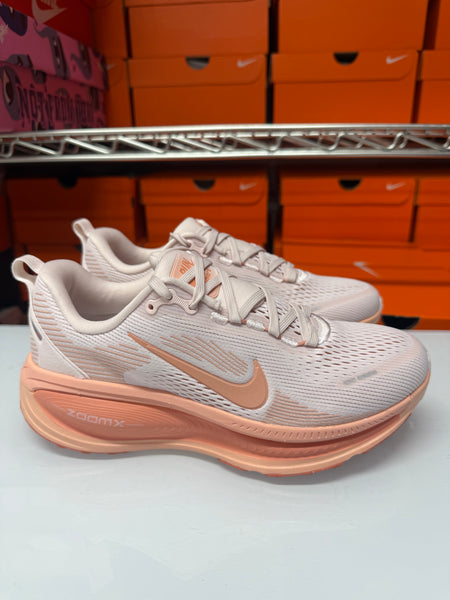 Nike Women's Vomero 18 Shoes Light Soft Pink Madder Root HM6804-601